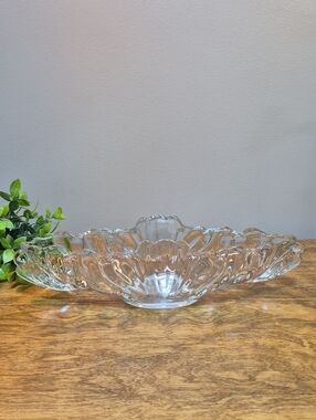VINTAGE Clear Glass Gondola Canoe Banana Boat Scalloped Edge Decorative Bowl